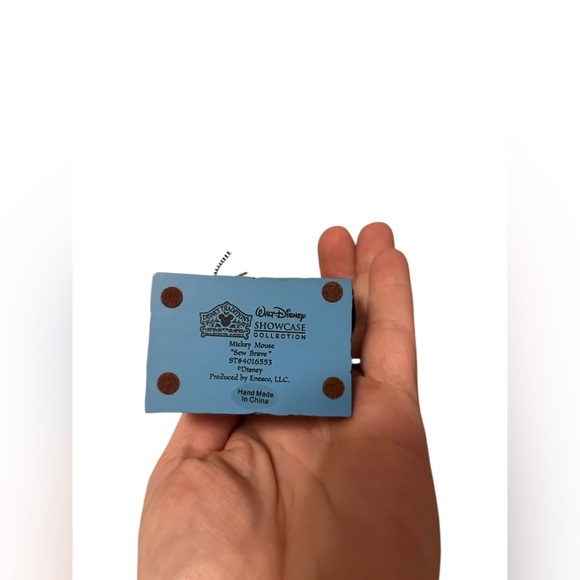 Enesco Disney Traditions Jim Shore "Sew Brave" Mickey Mouse Figurine With Tag - Picture 9 of 9